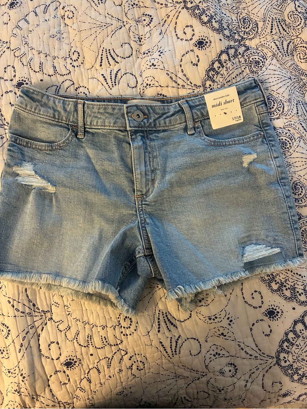 Light Blue low rise Midi Jean Shorts - Abercrombie kids NWT - size 17/18